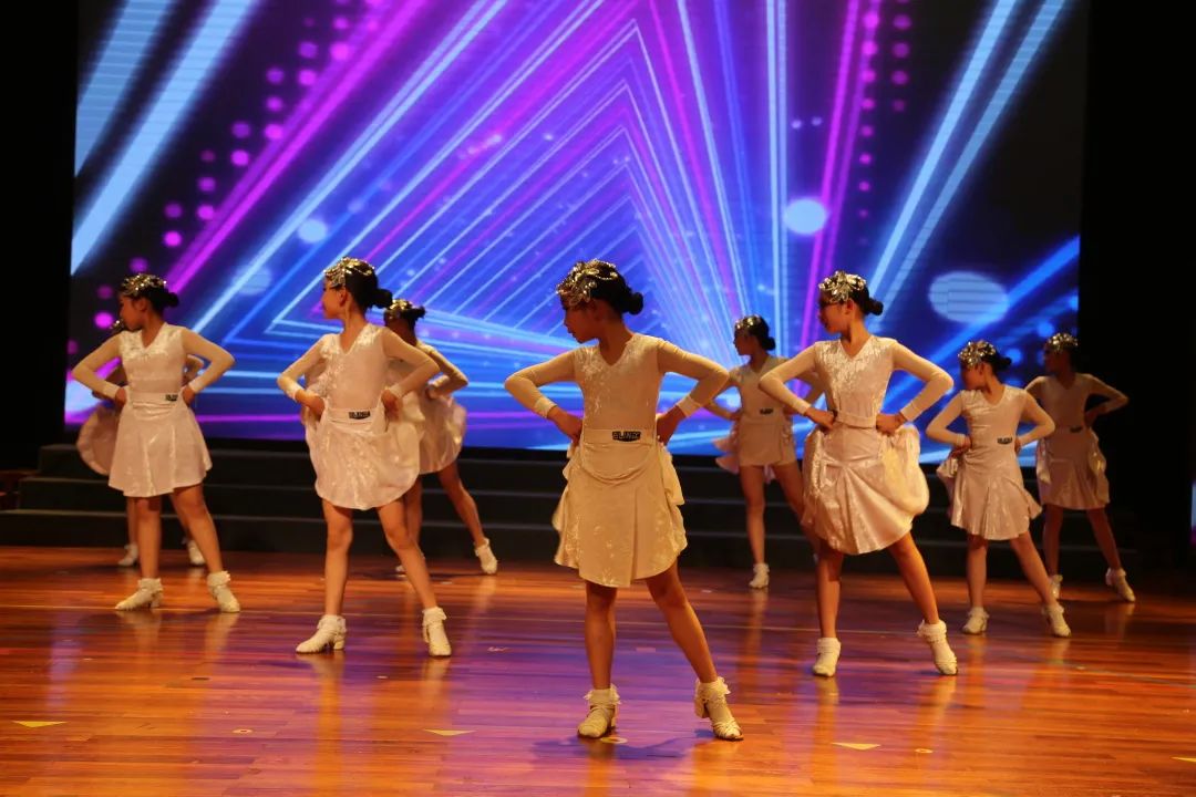 湖北宜昌:青少年宫600位舞蹈少年,41个节目"迎新春"汇演