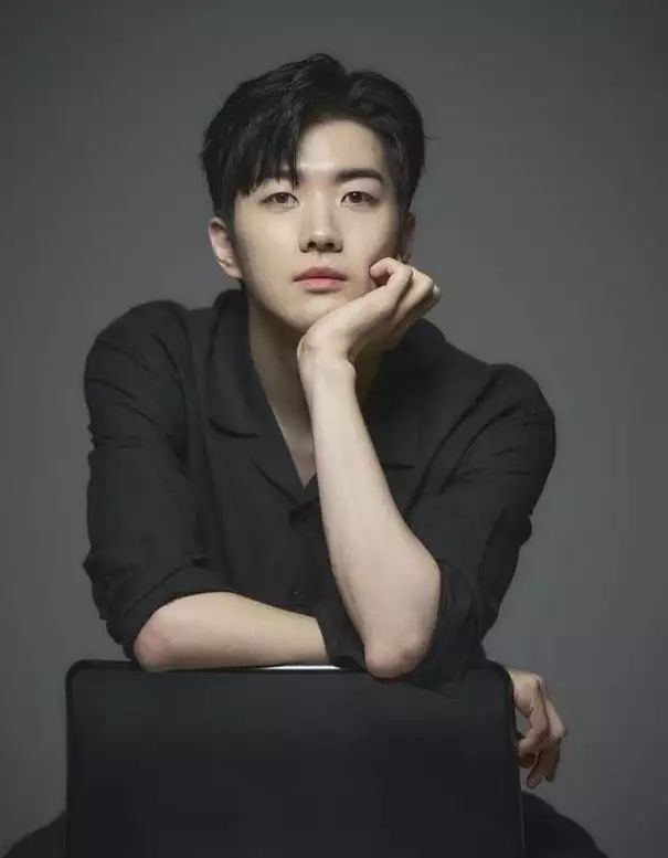 《衣袖》演员姜勋因为少女时代太妍而出道!告白:请帮我签名