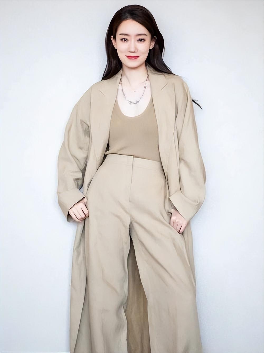 谁能想到,张小斐和杨幂,焦俊艳,袁珊珊竟然是北电的同班学生,但张小斐