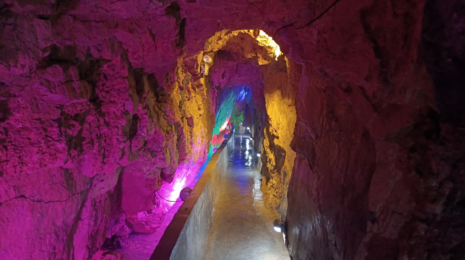 房县野人洞,避暑探秘休闲,夏日好去处