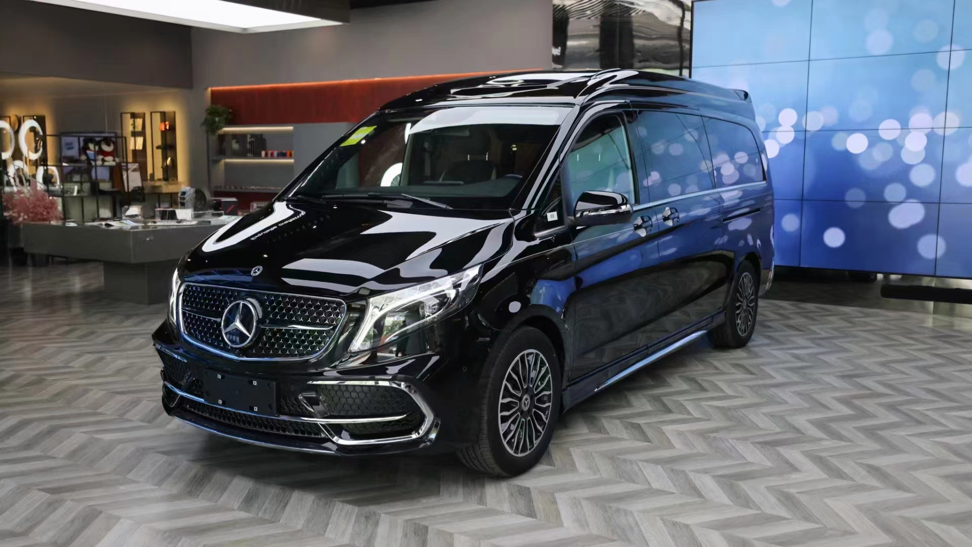 奔驰v级高顶定制商务车,无天窗设计也可以很豪华