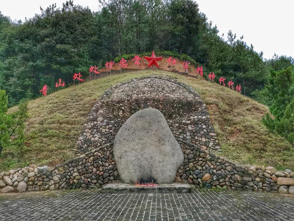 87年前,一萬多紅軍犧牲在松毛嶺,從此當地百姓八月十四過中秋