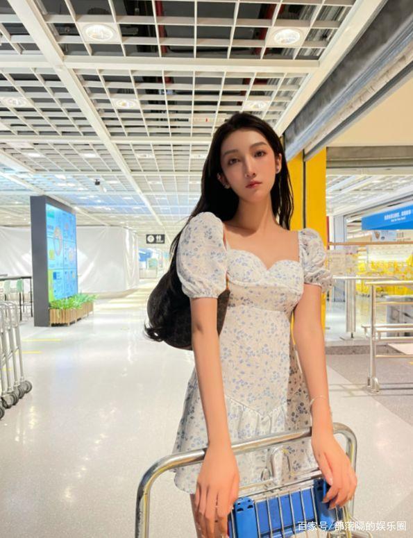 吴亦凡经纪人冯萌被扒,网友发现俩人头像疑似情侣头像,这啥情况