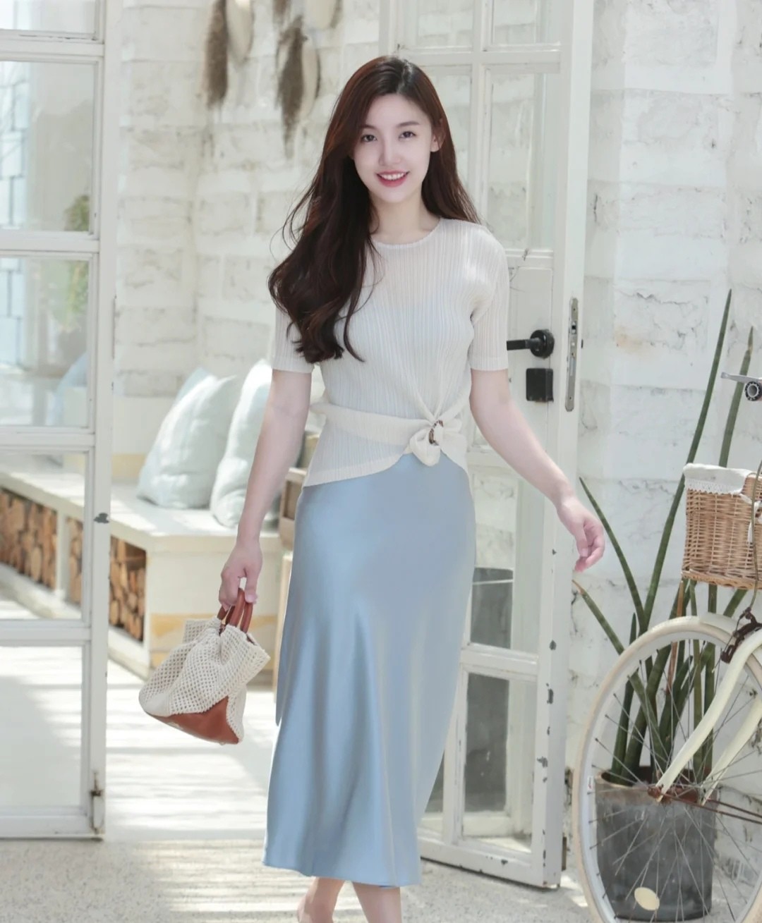 品位女人的穿衣模板,简单的搭配不失时尚感,既精致优雅又显气质