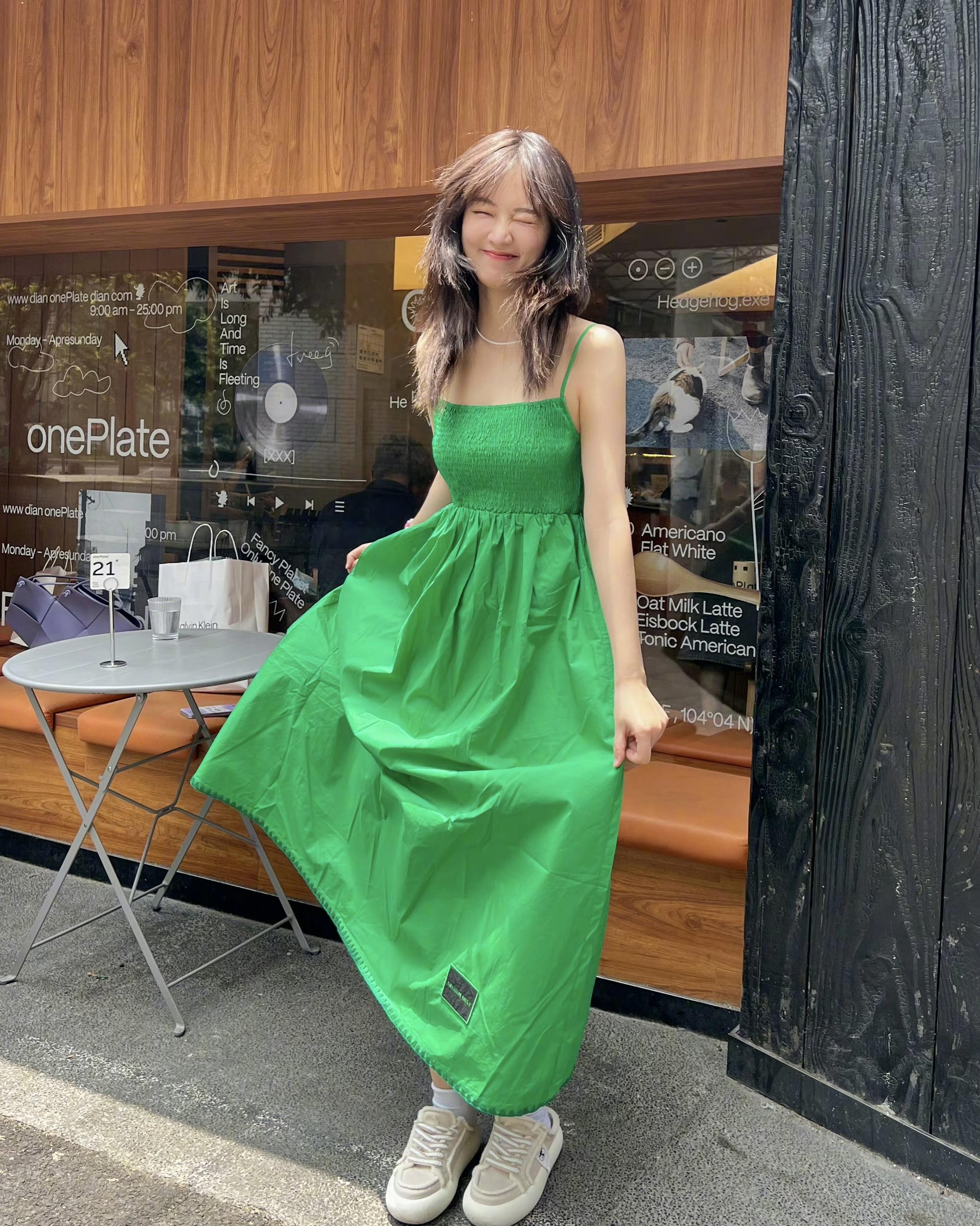 武大校花黄灿灿,七彩休闲穿搭青春活力,这还是反派防风意映吗