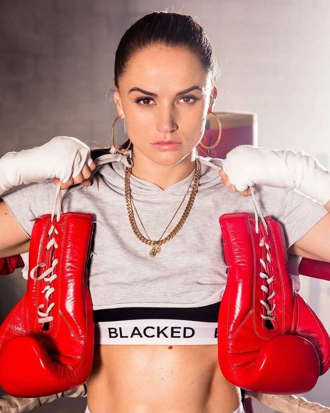 一个换型的美国女神—tori black