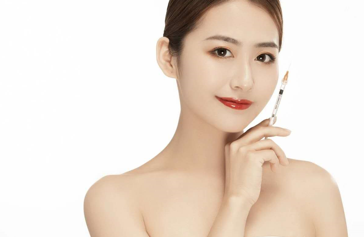 玻尿酸注射能固定脸部轮廓,使面部线条更加饱满,流畅