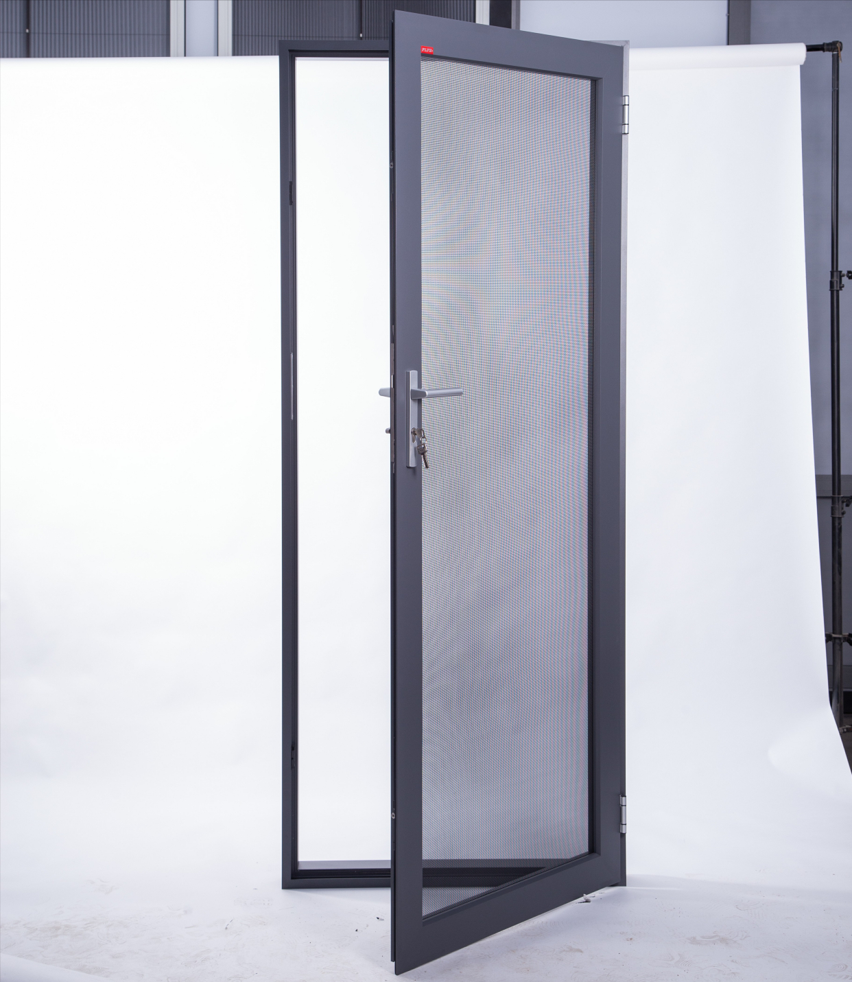 金刚网纱门能用在平开门上进行防护吗?