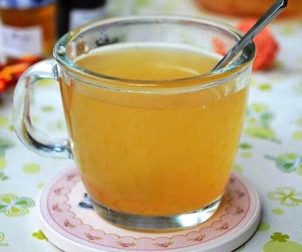 喝蜂蜜水能治疗痔疮吗(喝蜂蜜水有助于痔疮吗)