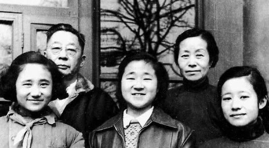 赵清阁24岁恋上老舍得知其有家室后留书各据一城永不相见