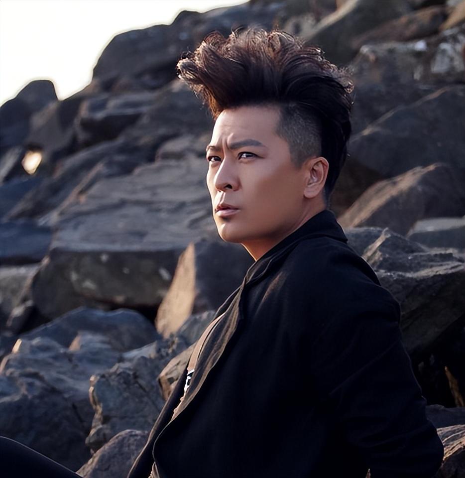 于毅在娱乐圈里不红是因为他在另一个圈子里正红得发紫