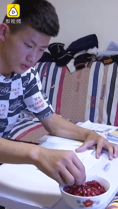 热点高三考生为提神解困，3个月吃5斤辣椒？网友：当年我也这么拼