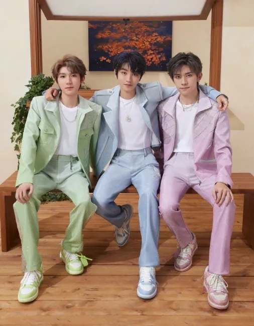 王俊凯疑离开时代峰峻签约自己公司,粉丝庆祝,tfboys再被猜解散