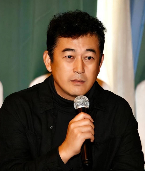 演员王志飞:抛弃糟糠妻,出轨张歆艺,闪婚张定涵,感情系儿戏!