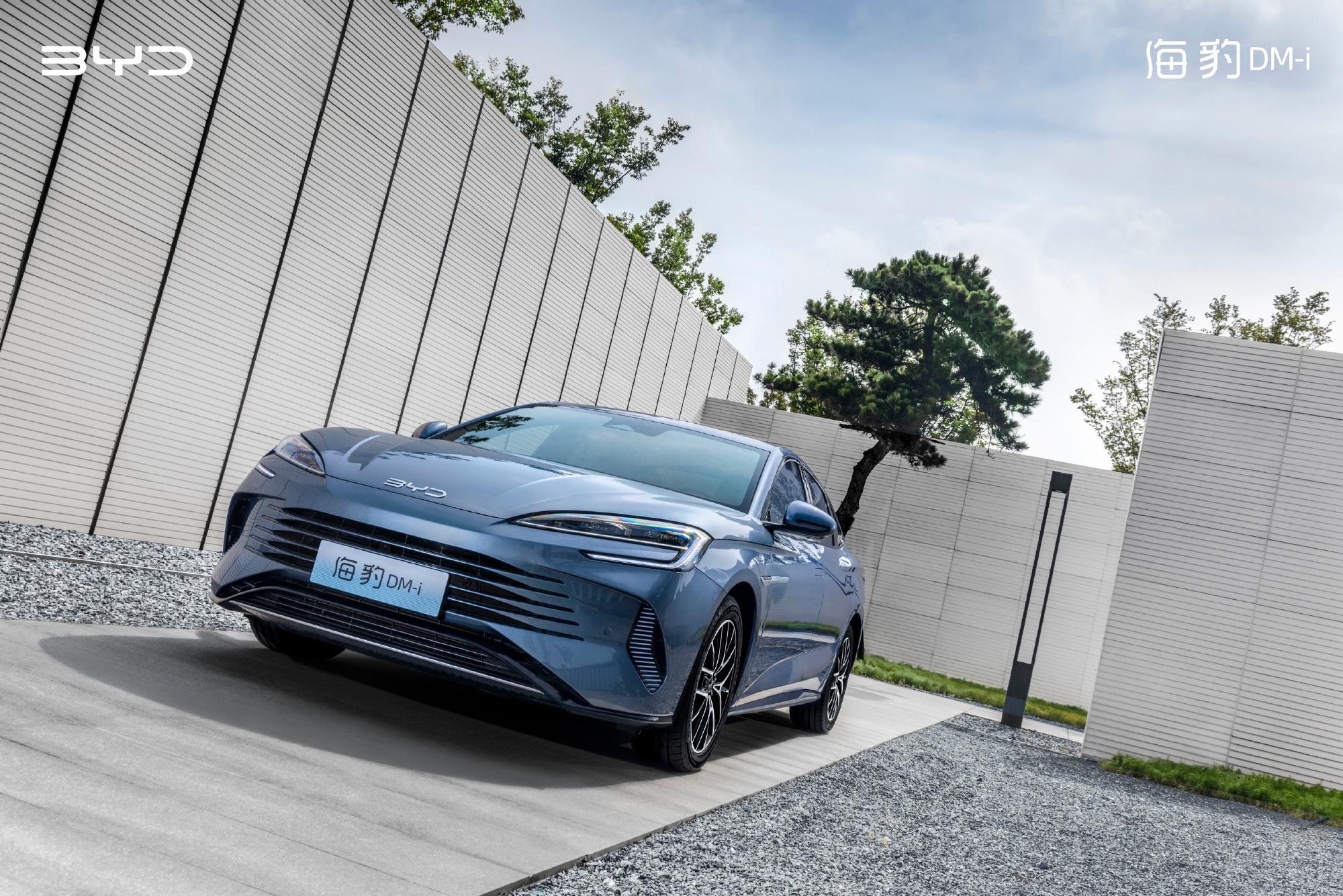 差两万选汉还是选它,比亚迪海豹dm-i上市售16.68万元起