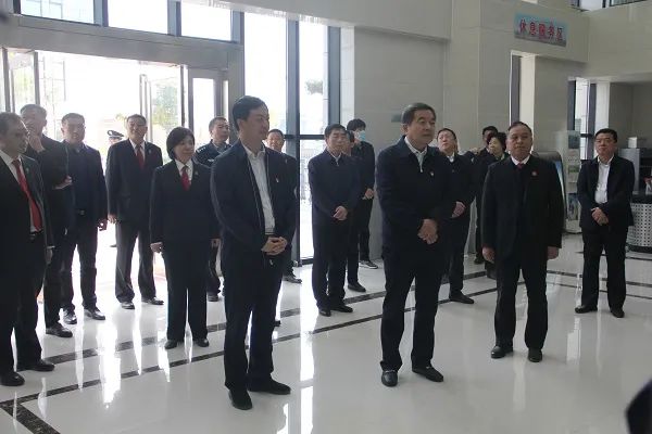 河南省委政法委副书记谢海洋到西华县法院调研工作