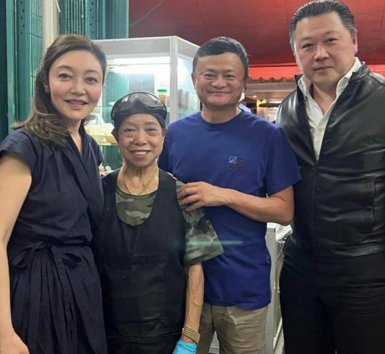 陪马云看拳赛吃路边摊,谢吉人是什么来头?坐拥千亿还娶韩国妻子