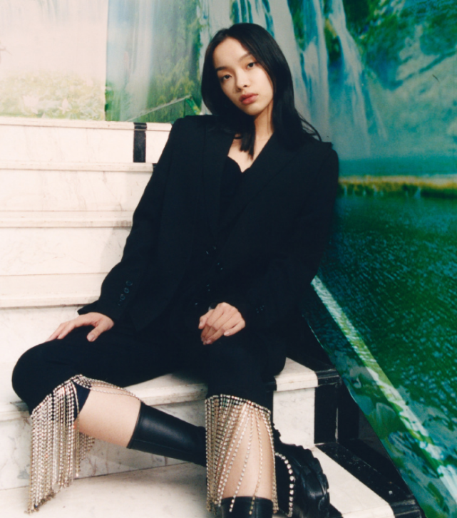 李佳琦妹妹成功走红,靠"肉肉腿"圈男粉,高级脸被誉中版蕾哈娜