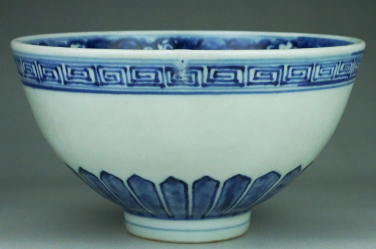 收藏家研修院:明永乐青花菊瓣纹鸡心碗