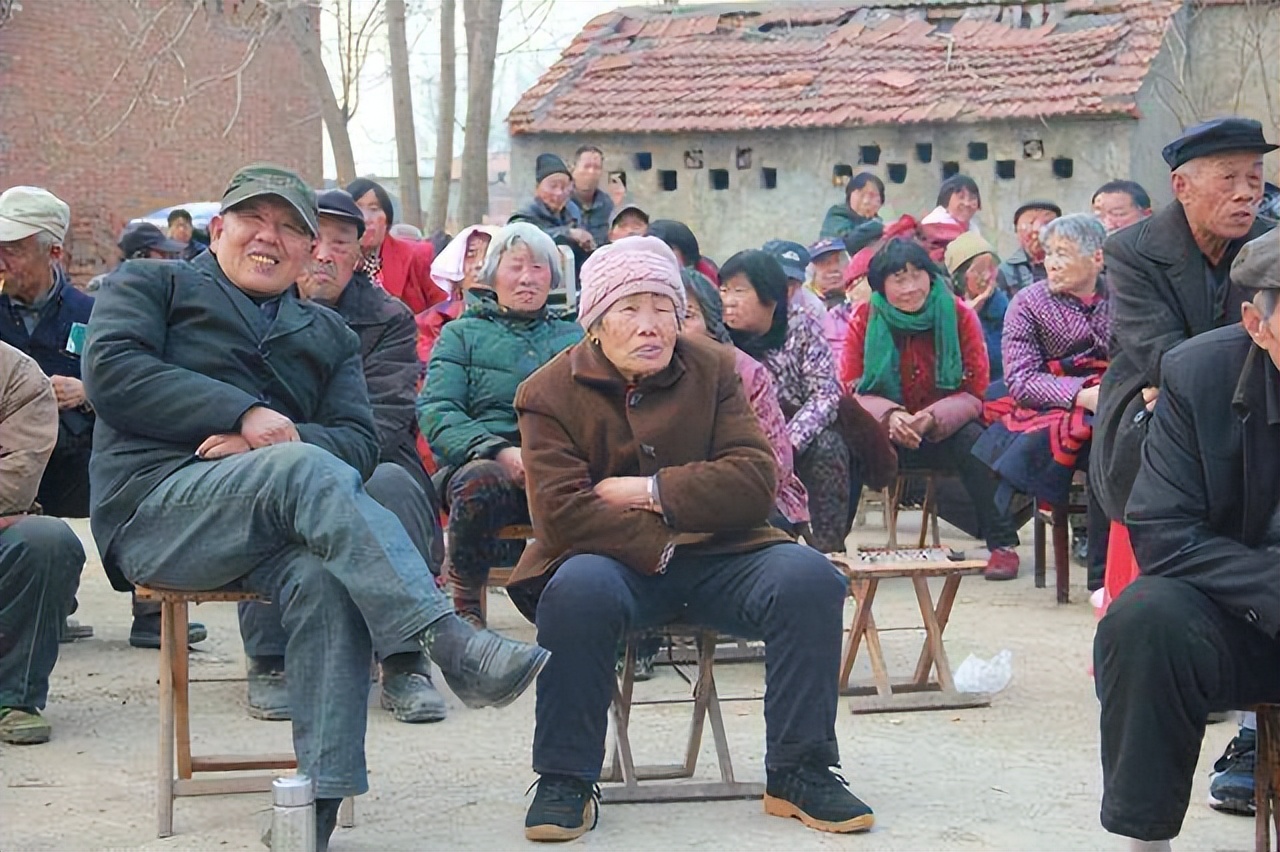 村里集合了图片图片