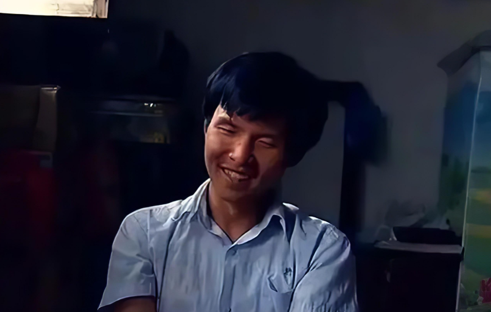 37岁啃老博士李明亮:啃完父母啃小妹,父亲气到直接报警