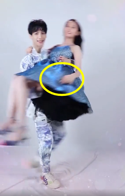 罗云熙公主抱陈钰琪,却没发现女孩裙子太短,下一秒画面摄影都懵