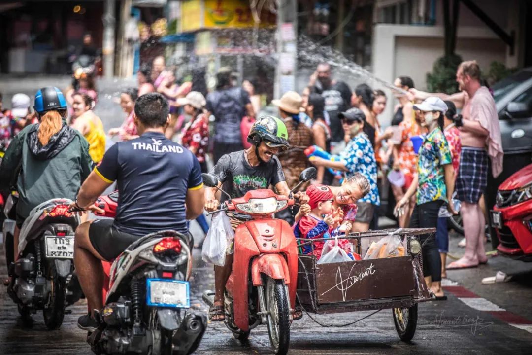 "湿"身诱惑,泰国泼水节最强攻略!四大战场彻夜狂欢!