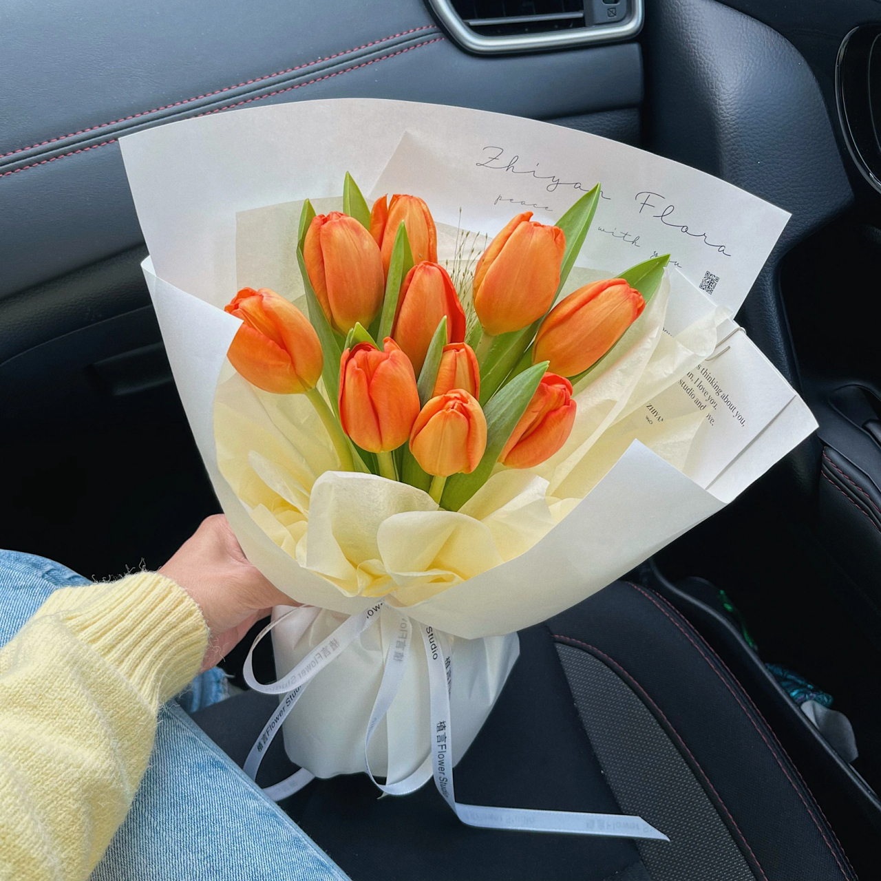橙色郁金香花束 希望疫情早日结束, 我们能走上街头繁花与共.