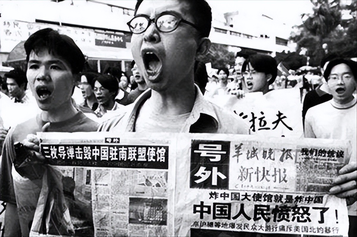 1999年美国轰炸中国大使馆,当时为何不反击?现在才知当时的心酸