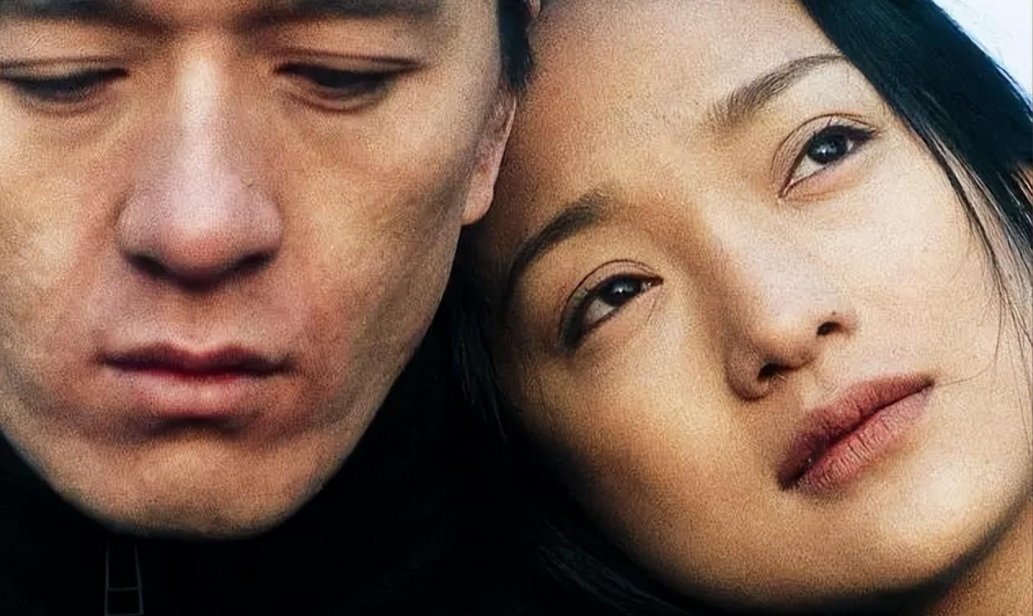 回顾48岁的周迅至今"无儿无女",回看她干过的事情,就不觉得奇怪了