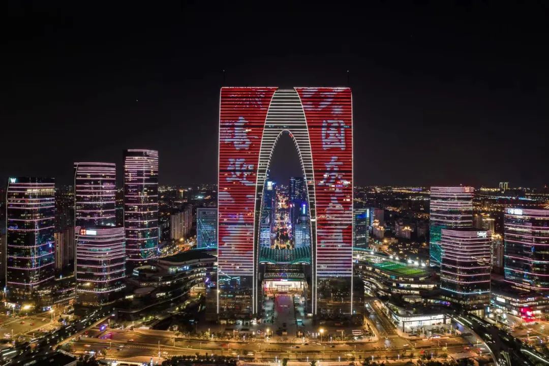 今天的苏州,满眼这抹中国红!