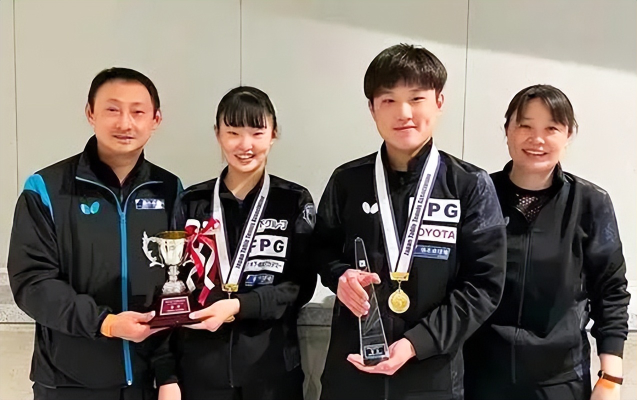 张本家族齐聚德国!父亲指导张本智和比赛,母亲担任张本美和教练