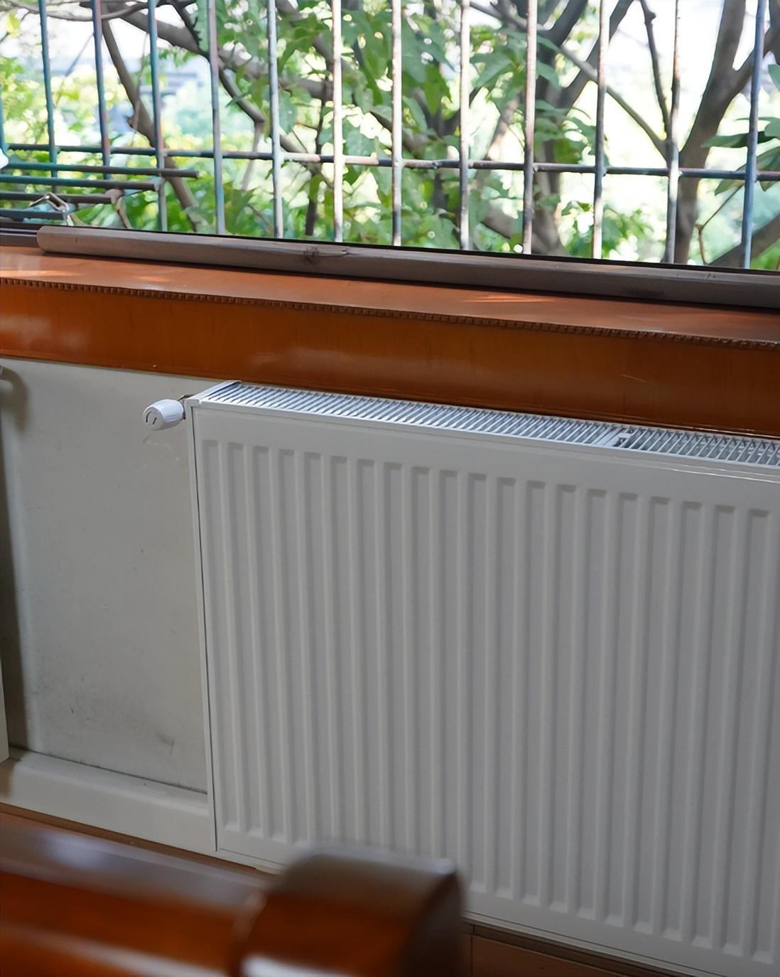 地暖被扒掉,业主纷纷安装暖气片?内行人说实话:别被忽悠了!