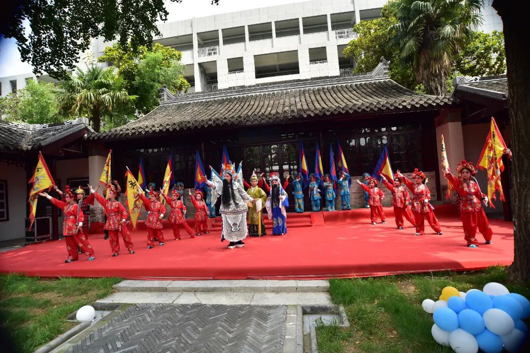 泰兴市委副书记兼宣传部部长张红霞莅临鼓楼小学分校视察