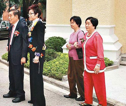 回顾身家仅次于李嘉诚娶周大福千金改命的郑裕彤一生只爱原配