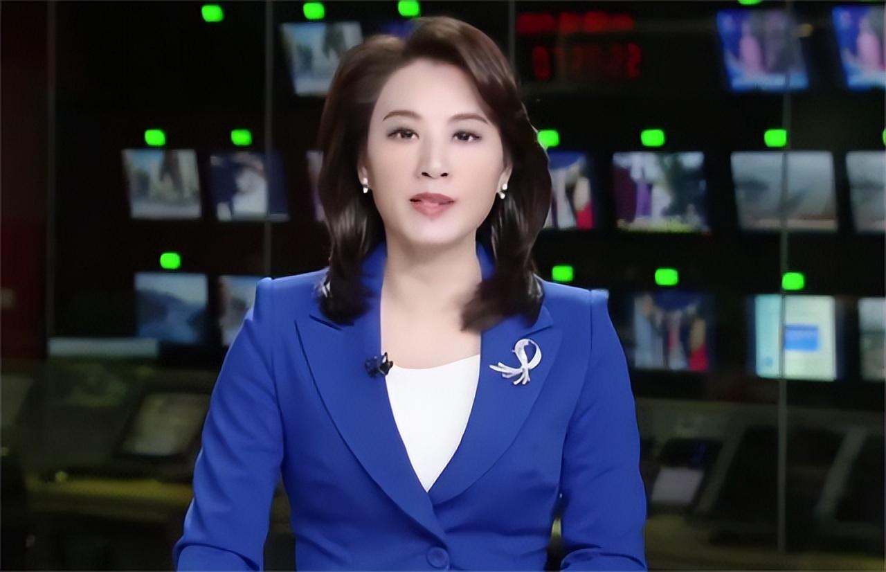 东方卫视尹红,她清丽中还带着妩媚