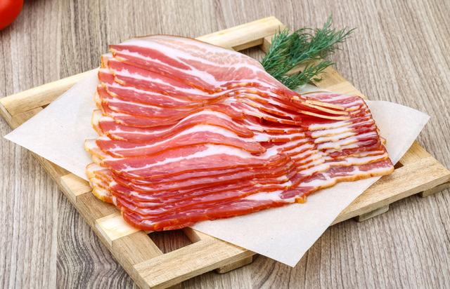 培根肉是什么肉?为啥叫培根?许多人不知道,还经常吃?