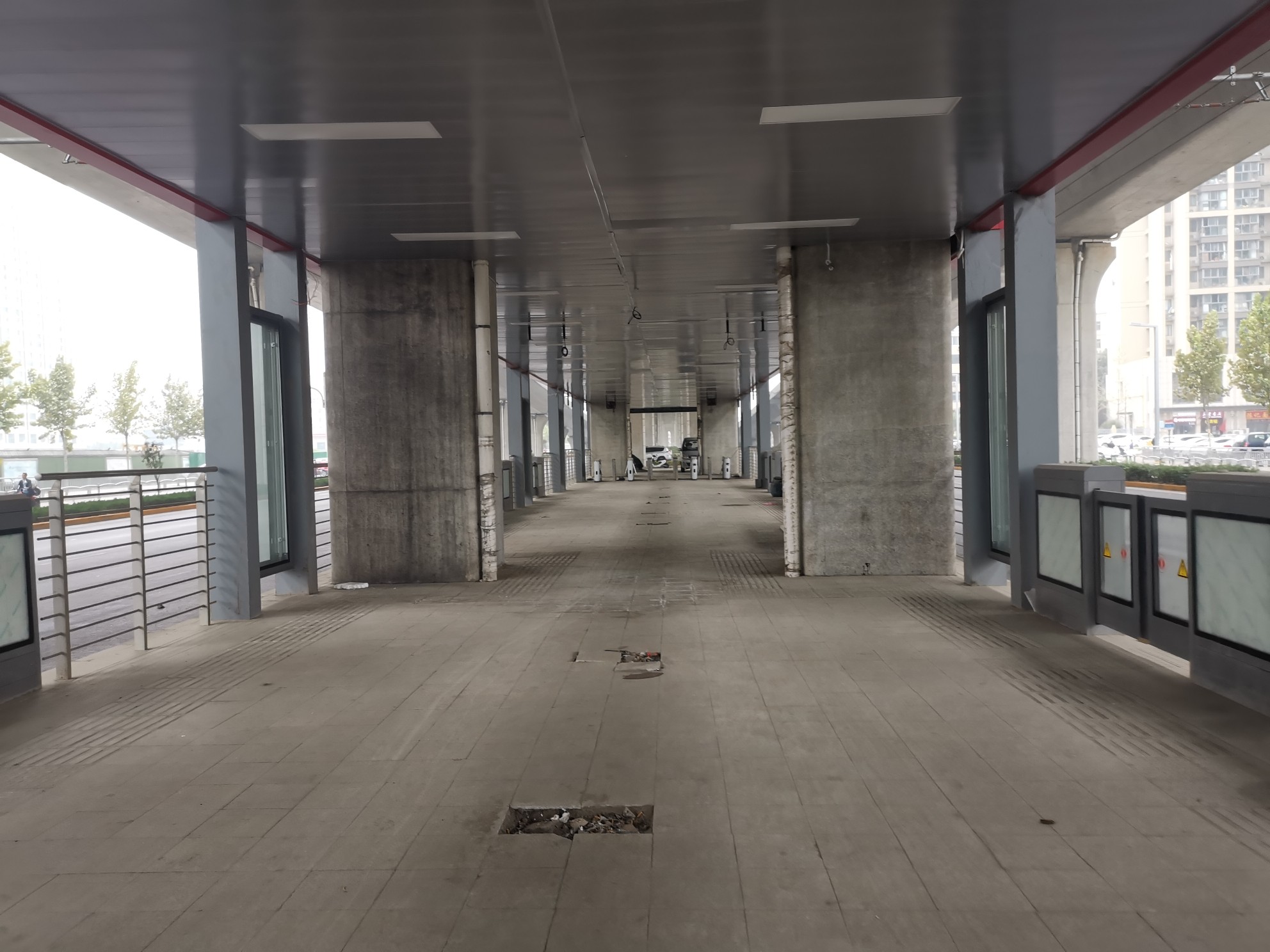 郑州这俩BRT站台，为啥建得这么拖拉？后续：俩BRT站台会在今年11月底与12月底前建成投用