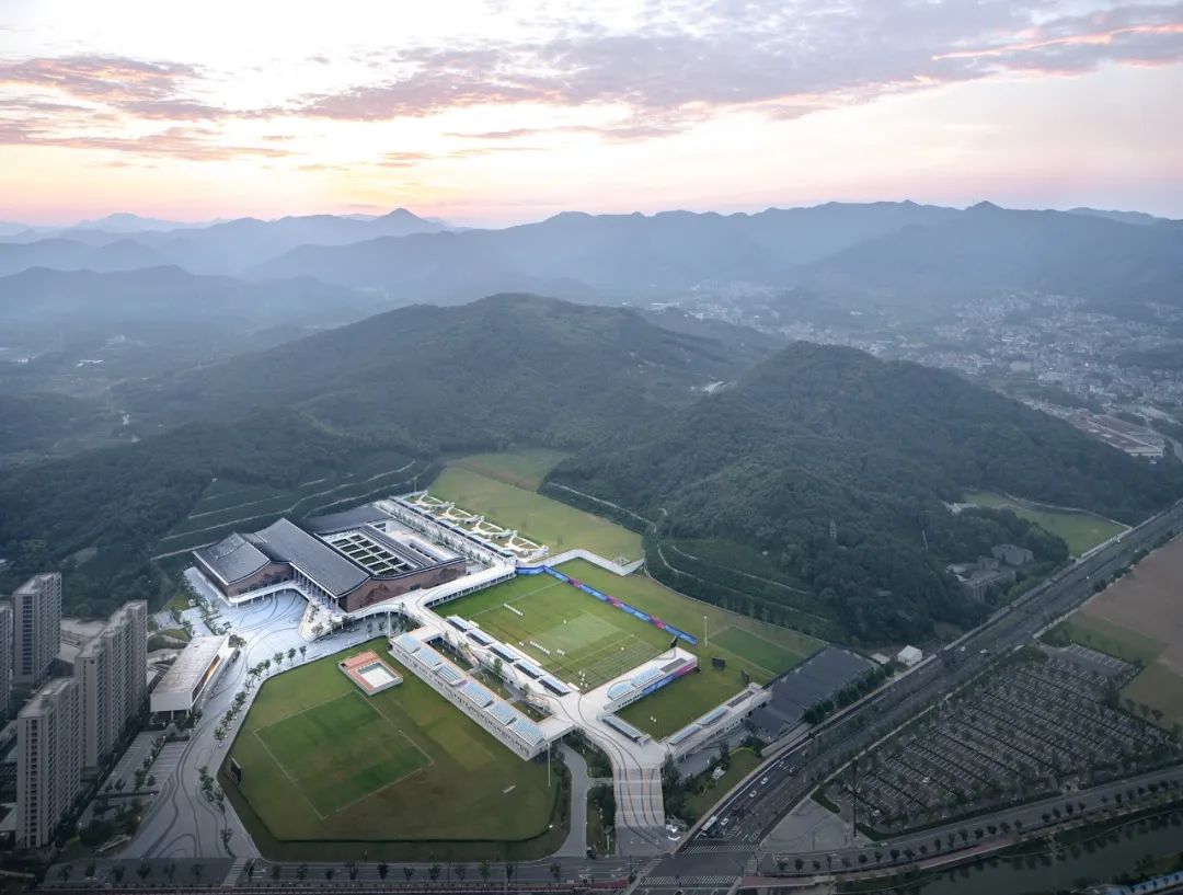 杭州富阳银湖体育中心 / 浙大院