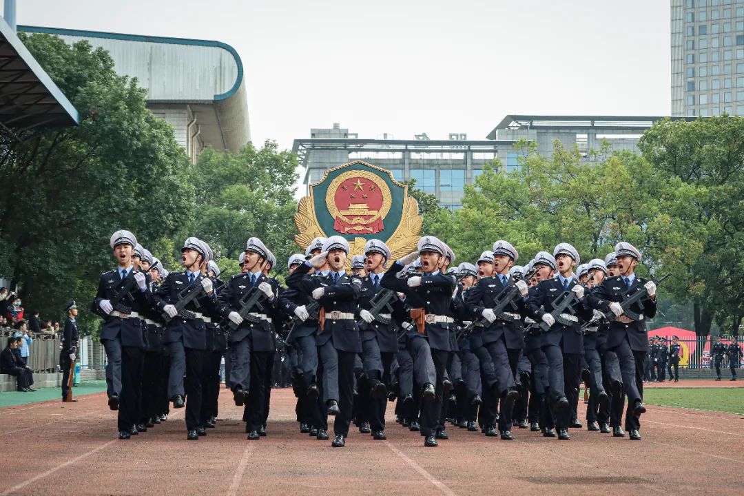 湖南警察學院2021級新生彙報表演:以軍訓之名,赴青春之約!