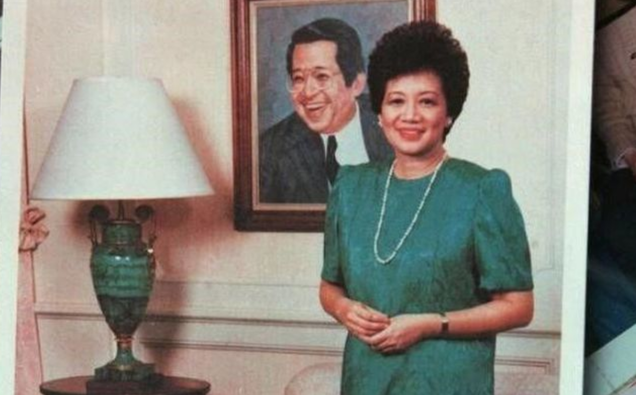 阿基诺夫人与其丈夫照片合影