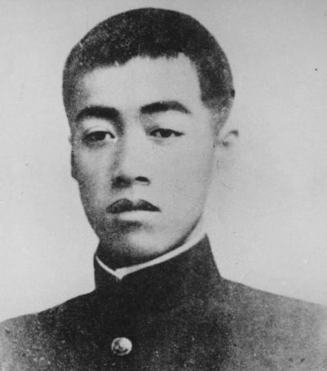 回顾林仲新在逃亡路上被强盗抢走包裹他哭喊道里面有烈士遗书