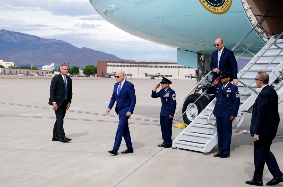 拜登的专机抵达前,越南高层先来了中国,把中越关系摆在头等优先