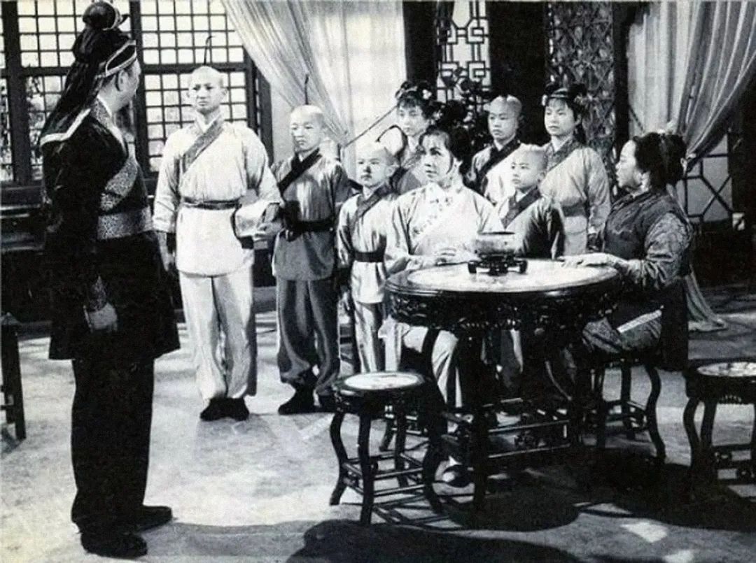 60年前的《大小黄天霸》:洪金宝,成龙,元华师兄弟第一次合作