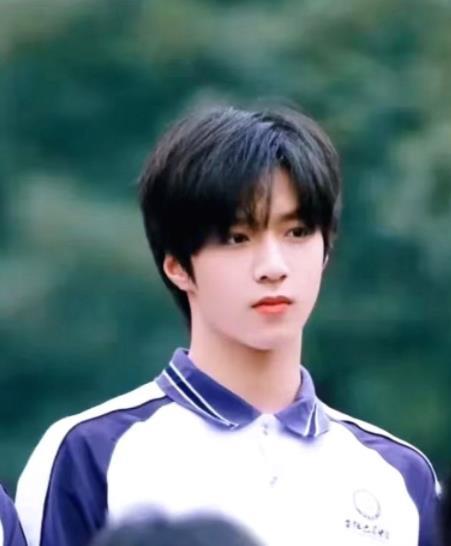 校草大赛排名公布,前九名是时代峰峻艺人,宋亚轩票数眼前一亮