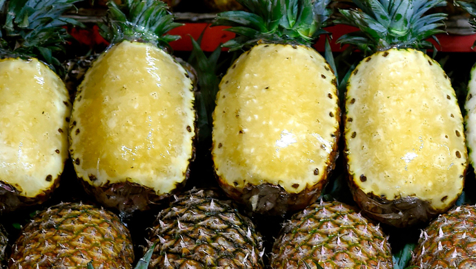 台湾黑心菠萝图片