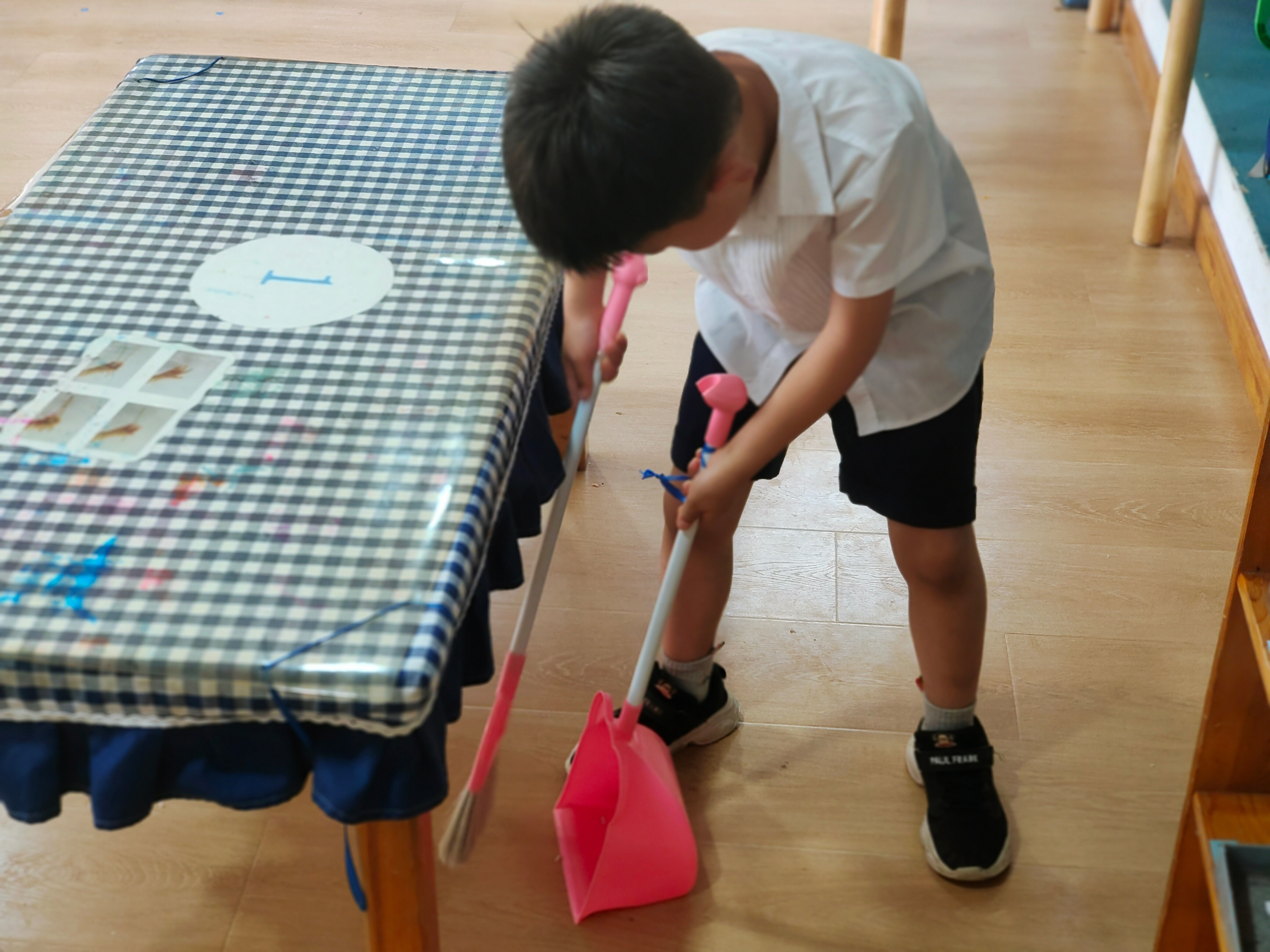 惠济区花园口幼儿园:我是扫地小能手