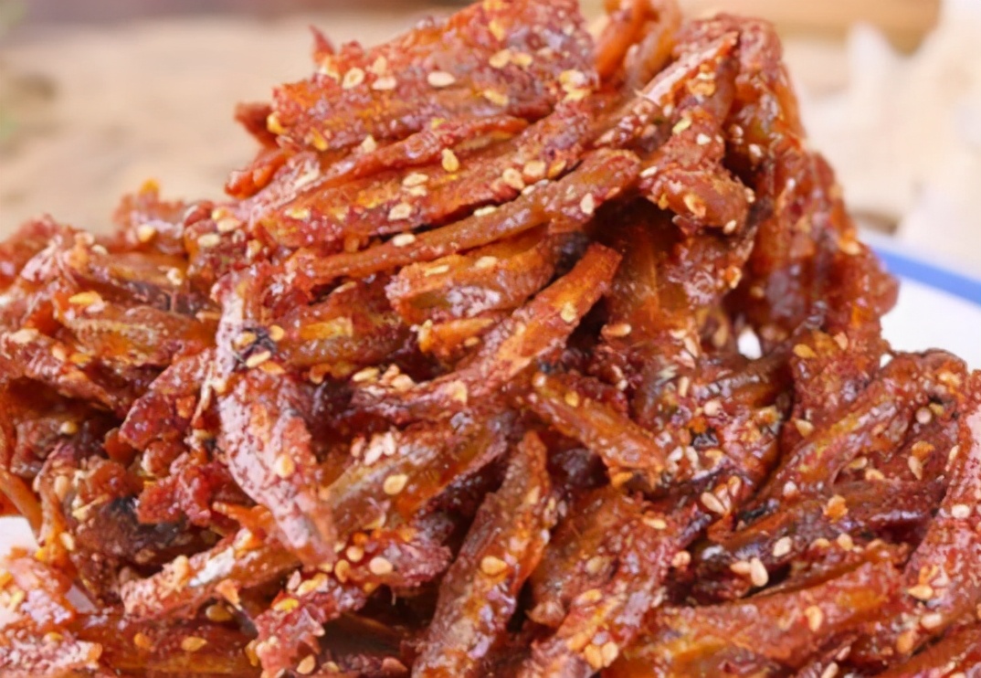 市面上的小辣鱼只要一元钱,是用什么鱼做的?了解过后还会去买吗