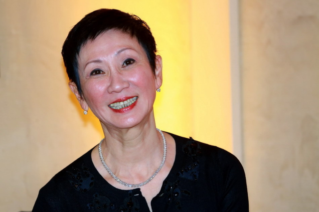 出现在公众镜头前时,她永远是短发干练女强人的状态,毒舌师太亦舒曾