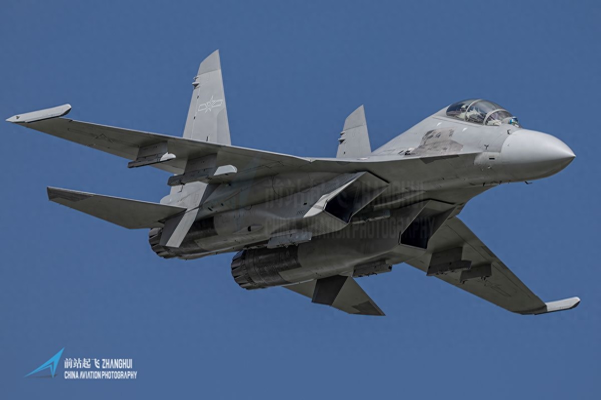 歼16携无人机战巡?攻击2首秀台海,可对地面目标发起打击